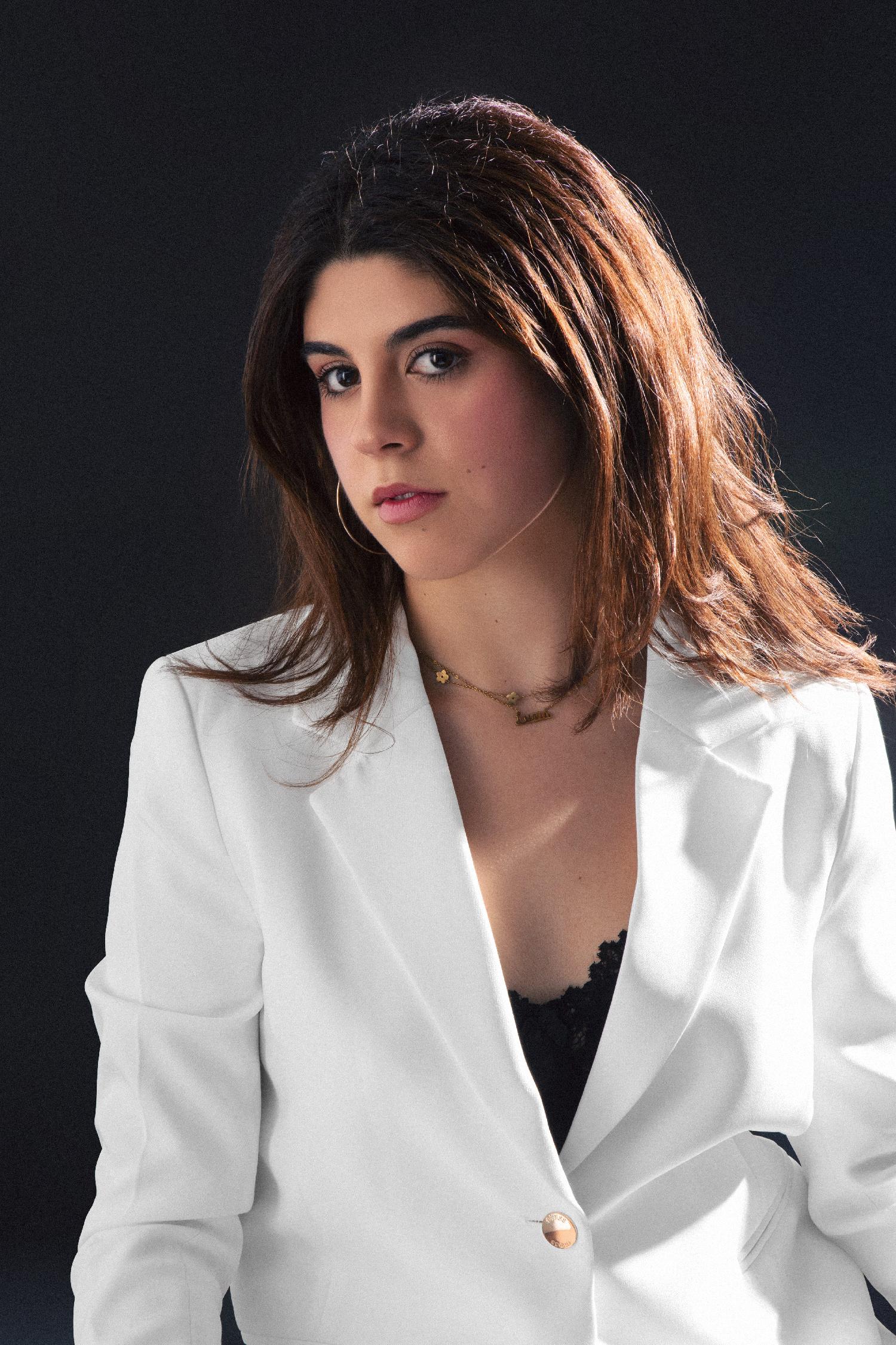 Lucía Cantante y pianista Música: Versiones y covers en Madrid