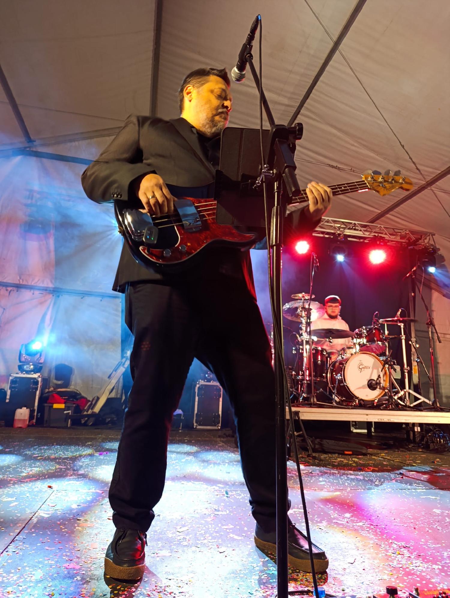 Bunker rock band Música: Versiones y covers en Cáceres