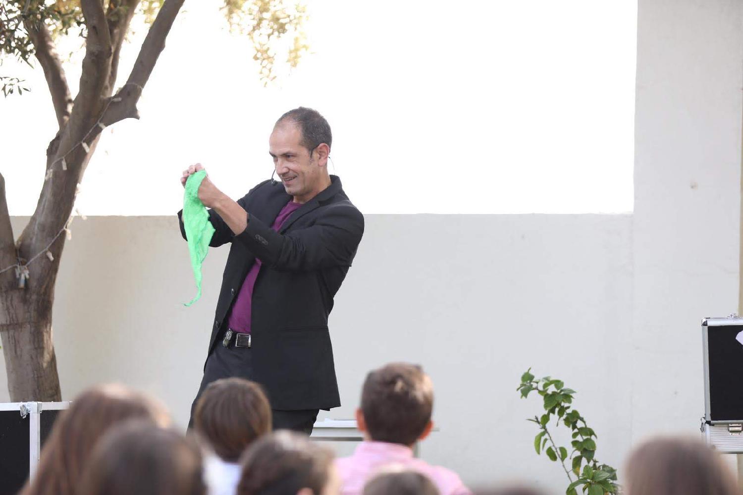 Mago Iván Arribas Circo: Magos en Castelló