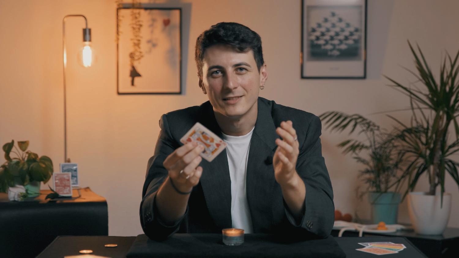 Mago Vicenç Gomez Mago para eventos en Barcelona - Magia cercana y participativa