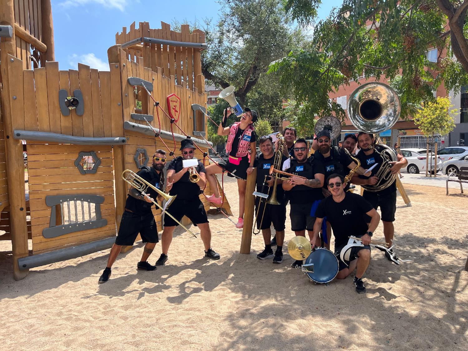 Xaranga Mambo Si quieres fiesta y diversión, Xaranga Mambo mola un montón!